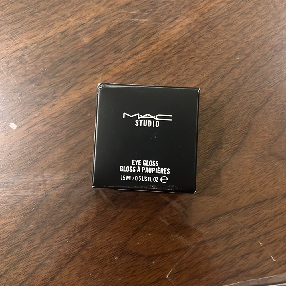 Mac eye gloss colors: lightly tauped BNIB